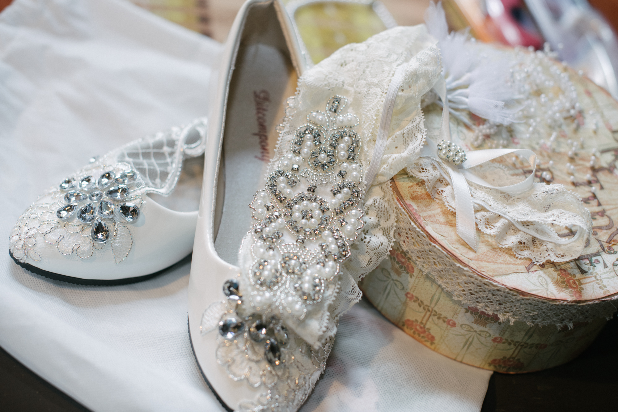 Detail photos of bride's shoes and garter